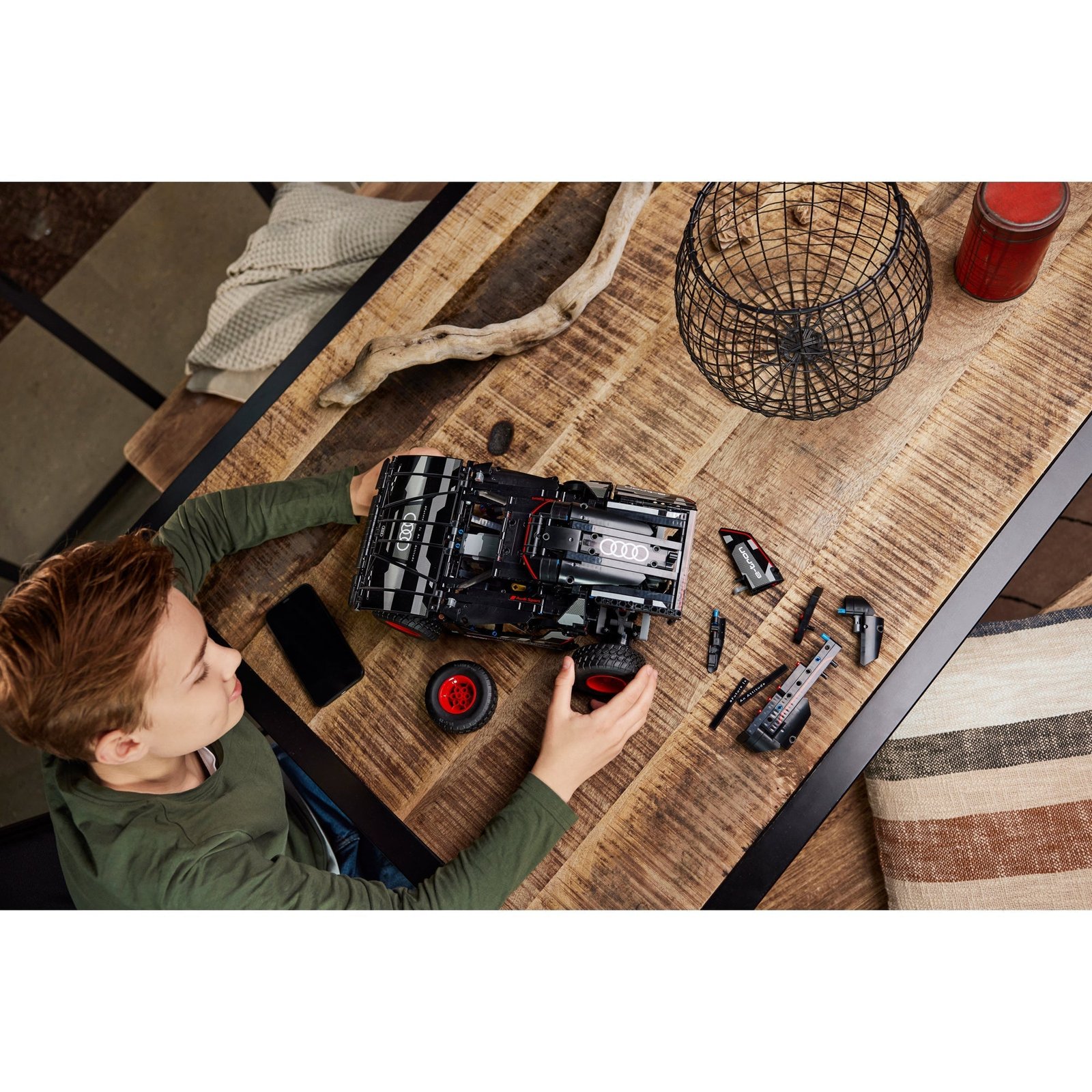 LEGO Technic Powered UP Audi RS Q e-tron, 42160, Edades 10+, 914 Piezas - Imagen 5