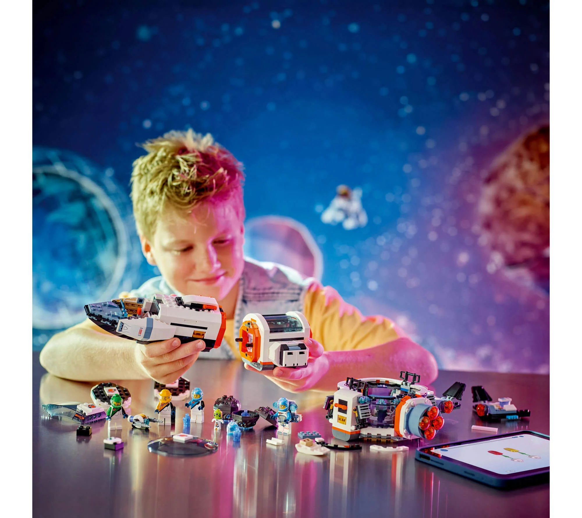 LEGO City Juego de construcción de nave espacial galáctica modular de 717 piezas: ¡te esperan aventuras interestelares! - Imagen 5