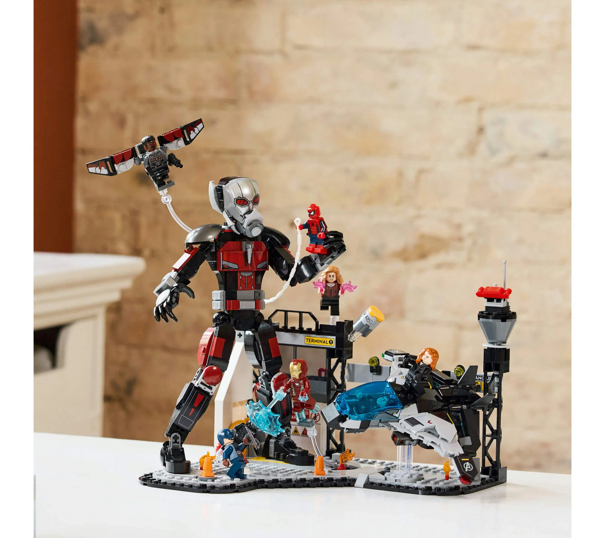 LEGO Marvel Capitán América: Civil War Set de acción y batalla de 736 piezas - Imagen 3