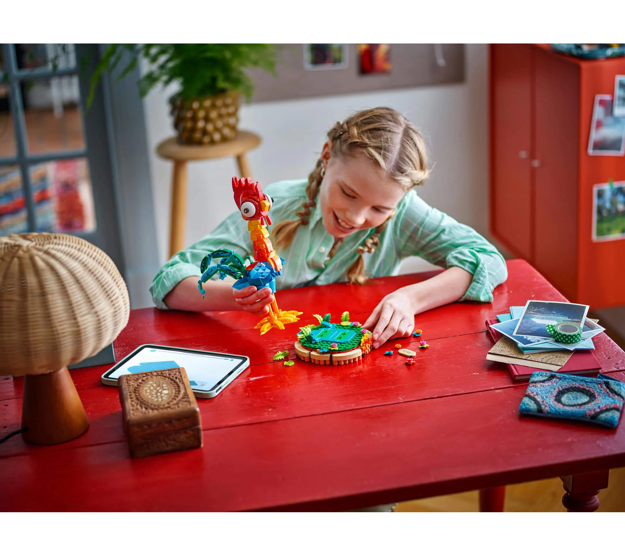 LEGO® | Kit de modelo Disney Moana Heihei de 566 piezas - Pollo colorido - Imagen 5