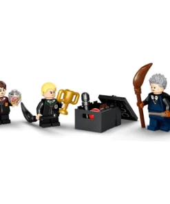 Alternative view of LEGO Harry Potter 76395 Hogwarts: Primera lección de vuelo