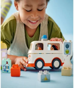 Alternative view of LEGO DUPLO Town Aventura en Ambulancia Set de Construcción 10447, 19 Piezas