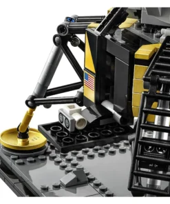 Alternative view of LEGO 10266 Creator Expert Módulo de aterrizaje lunar Apolo de la NASA