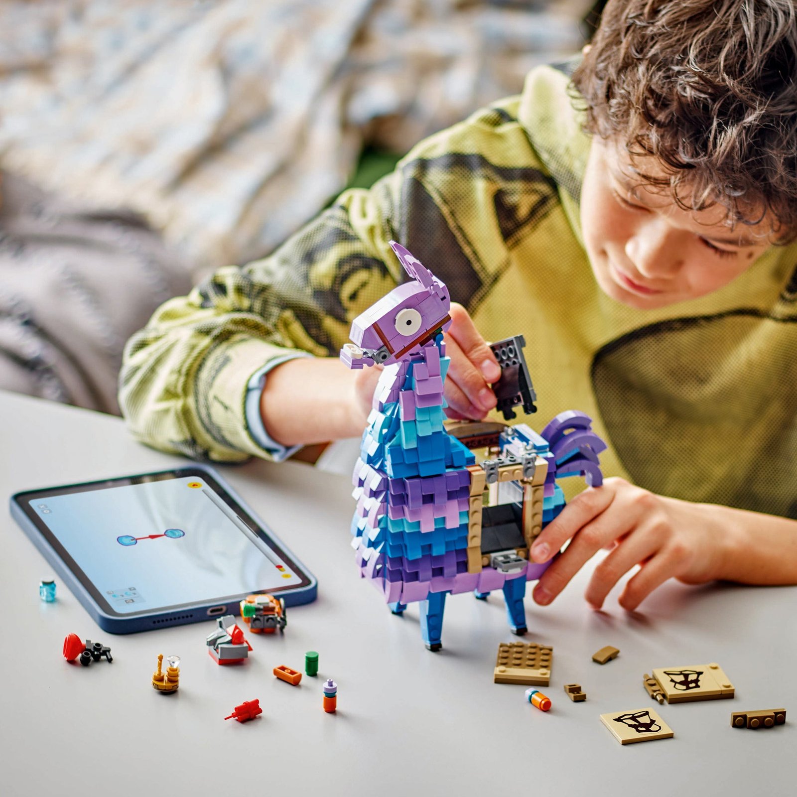 LEGO Fortnite Supply Llama, 77071, mayores de 12 años, 691 piezas - Imagen 8