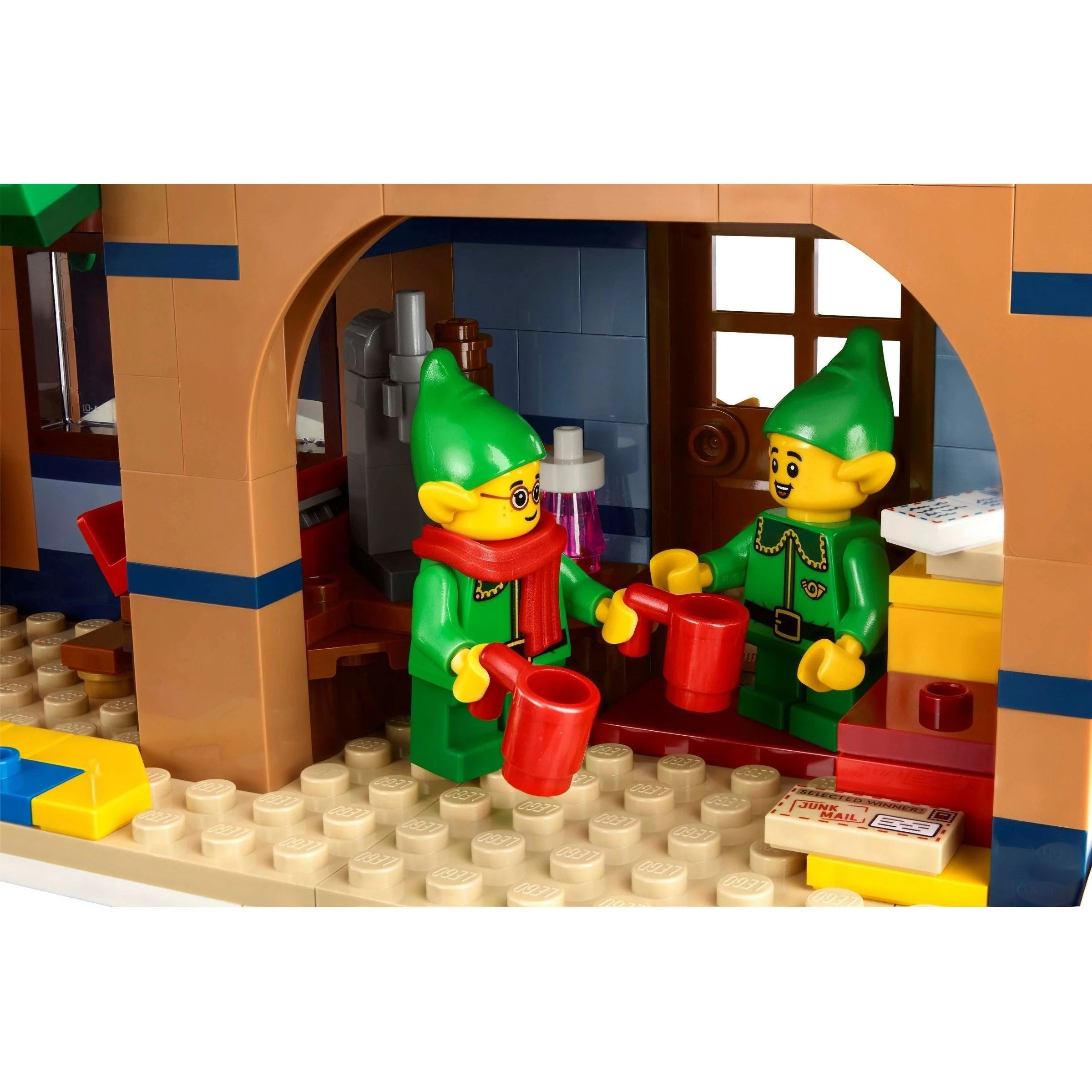 LEGO Icons 10339 Oficina de Correos de Papá Noel - Imagen 4
