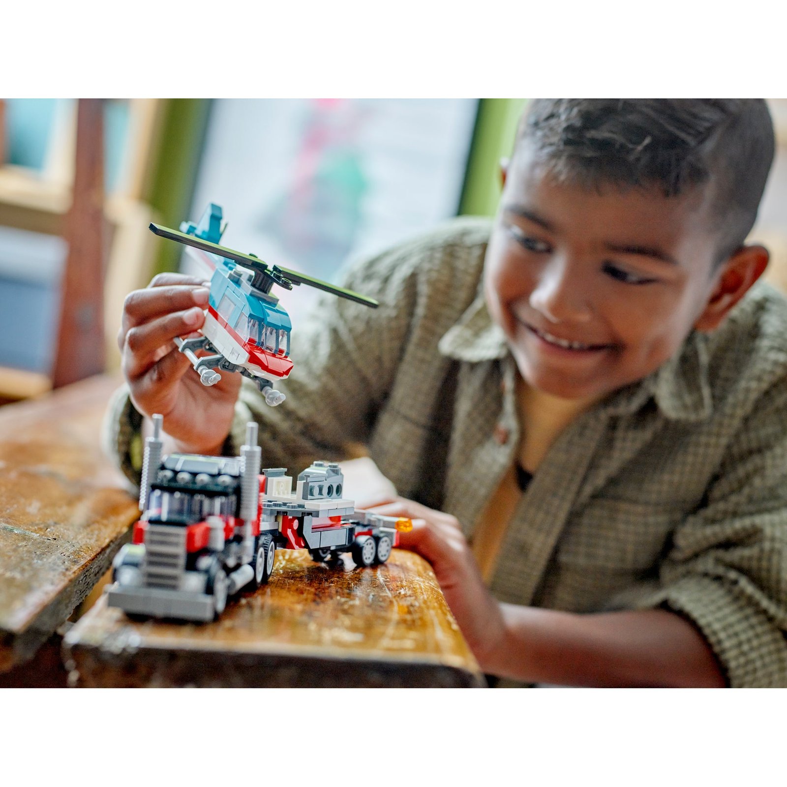 LEGO Creator Camión de Plataforma con Helicóptero, 31146, Edades 7+, 270 Piezas - Imagen 7