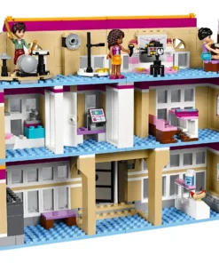 Alternative view of LEGO Friends 41134 Escuela de Actuación de Heartlake